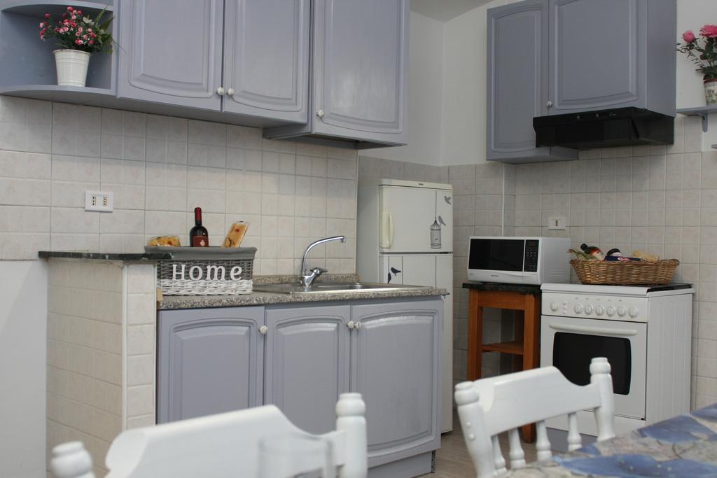 Large Apartment In San Paolo Рим Номер фото